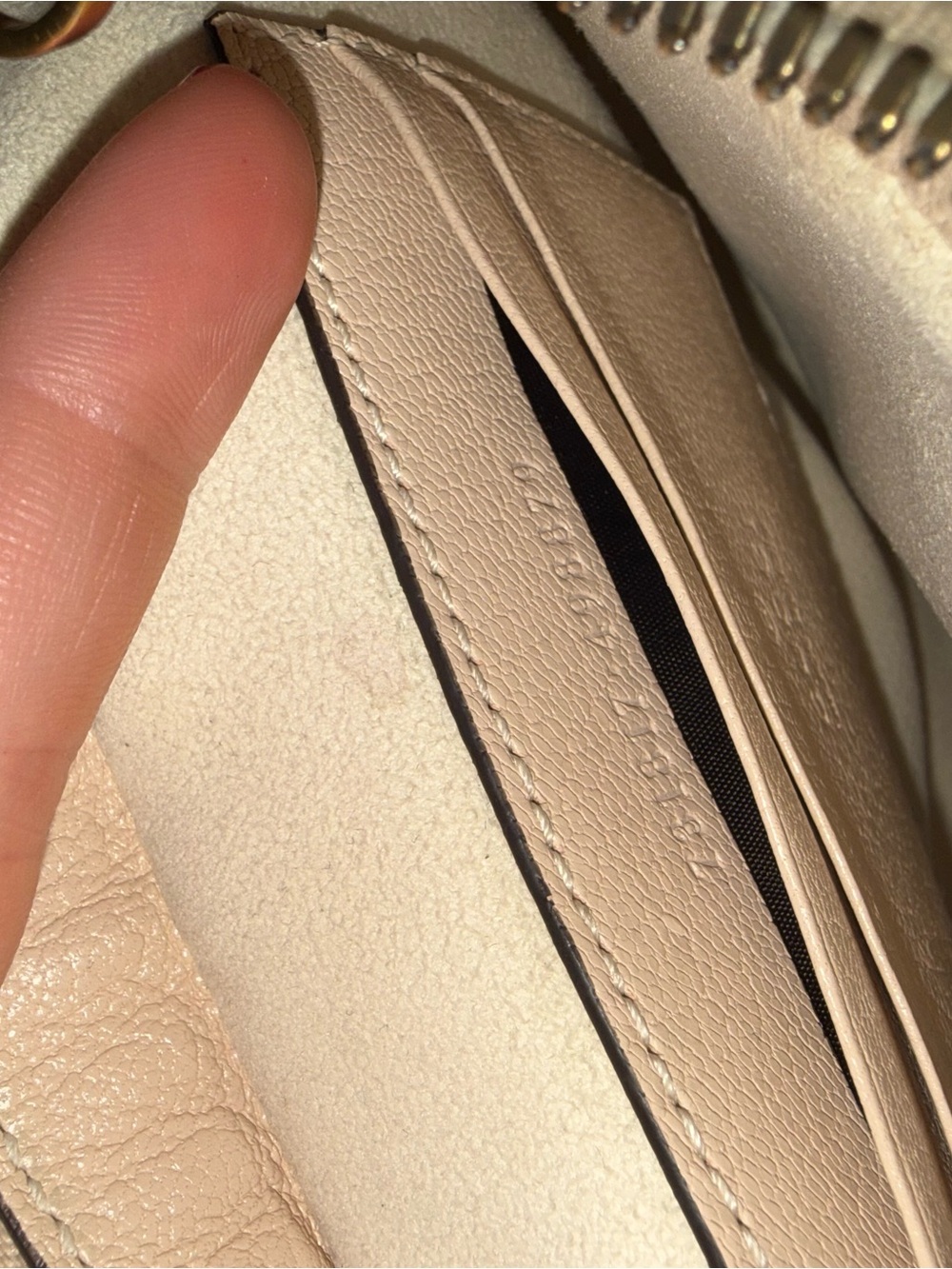 Gucci Aphrodite Small Shoulder Bag in Ecru - Picture 13 of 16